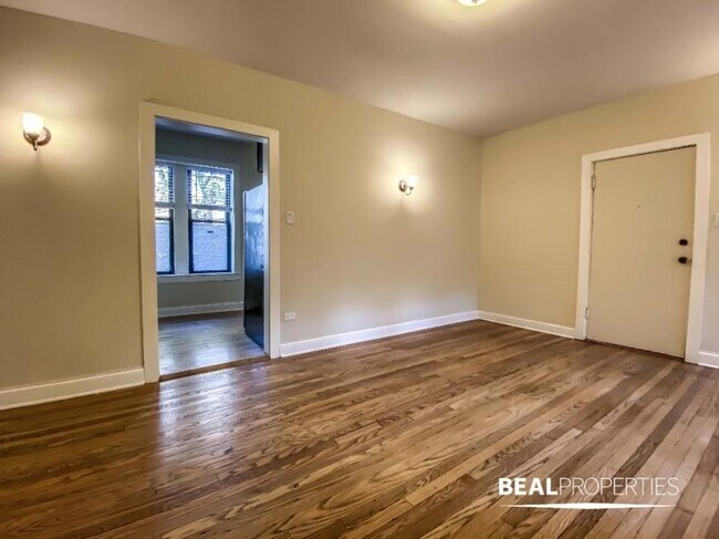 Building Photo - 1 bedroom in CHICAGO IL 60613