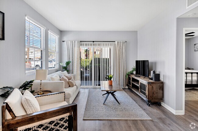 2 habitaciones, 2 baños, 889 pies cuadrados, sala de estar - Silverhawk Apartments