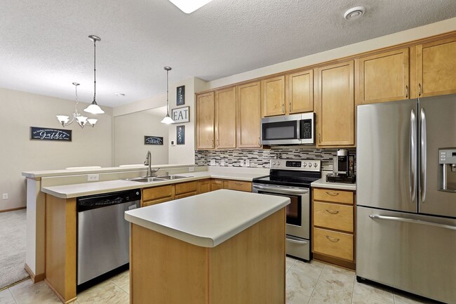 Building Photo - Bailey's Arbor townhome- 2 bed/1.5 bath; A...