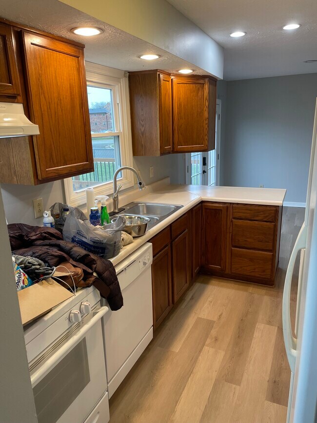 Building Photo - 630 Eugene Ct