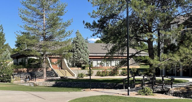 Building Photo - 3154 Lakeside Dr