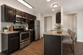 Building Photo - Auburn Creek Apartment Homes