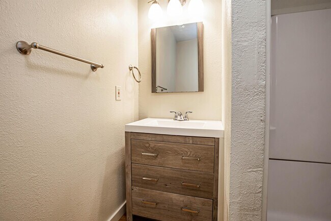 Building Photo - 2031 College View Rd