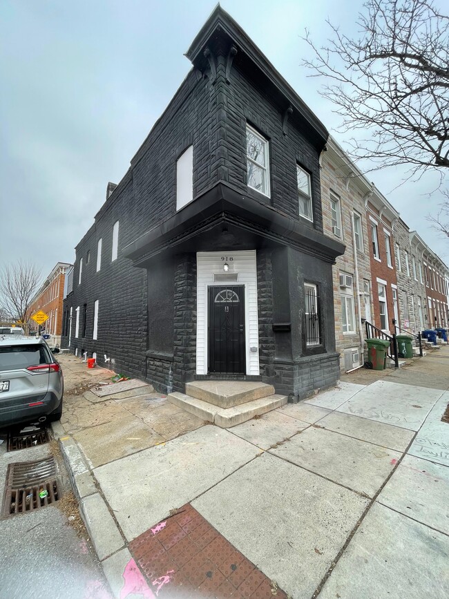 Building Photo - 918 S Carey St