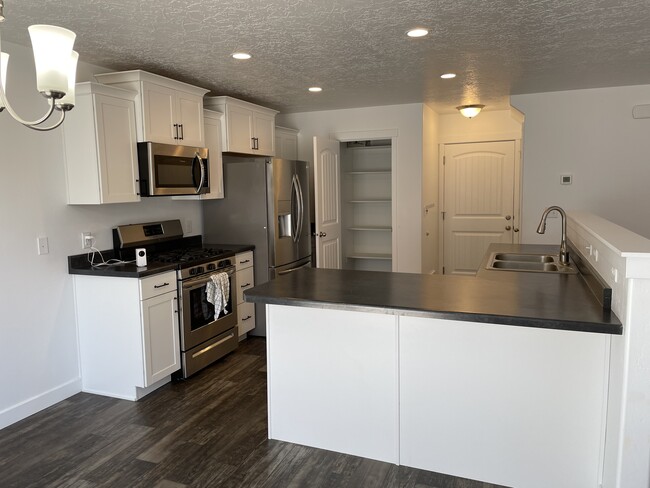Kitchen - 467 S Pegasus Way