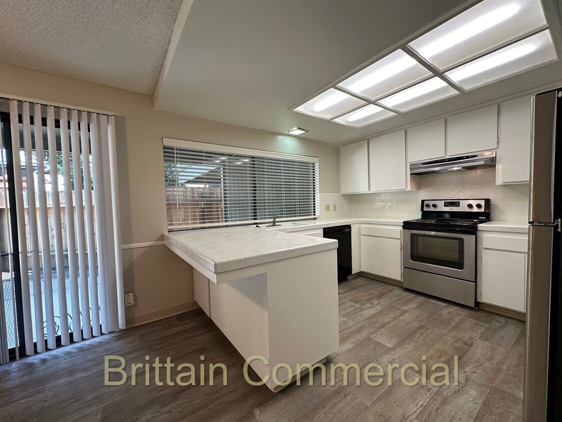 Photo - 6531 Lake Park Dr (Sacramento, CA)