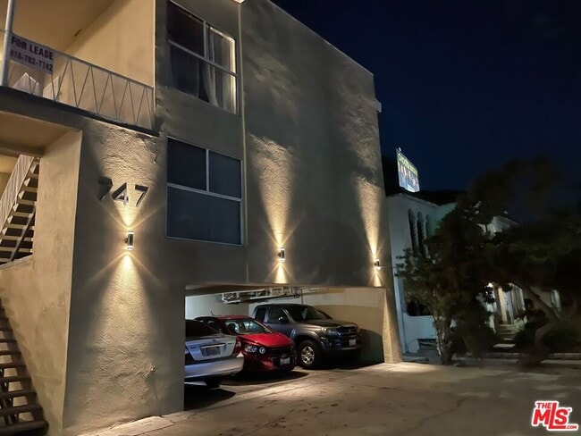 Foto del edificio - 747 S Curson Ave