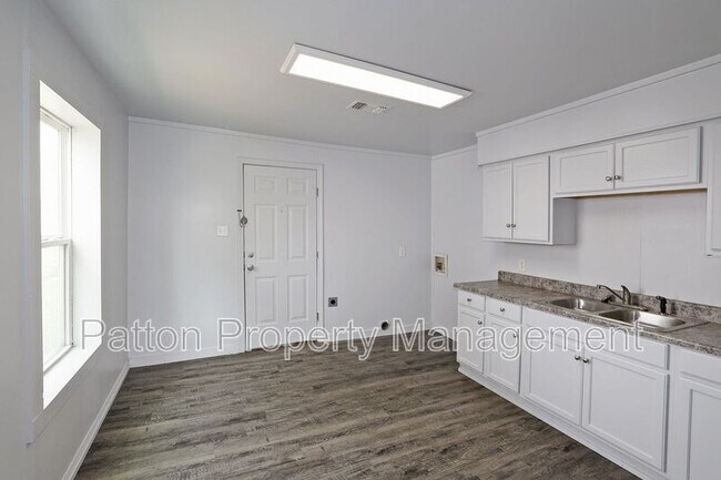 Foto del edificio - 3703 S Monroe St
