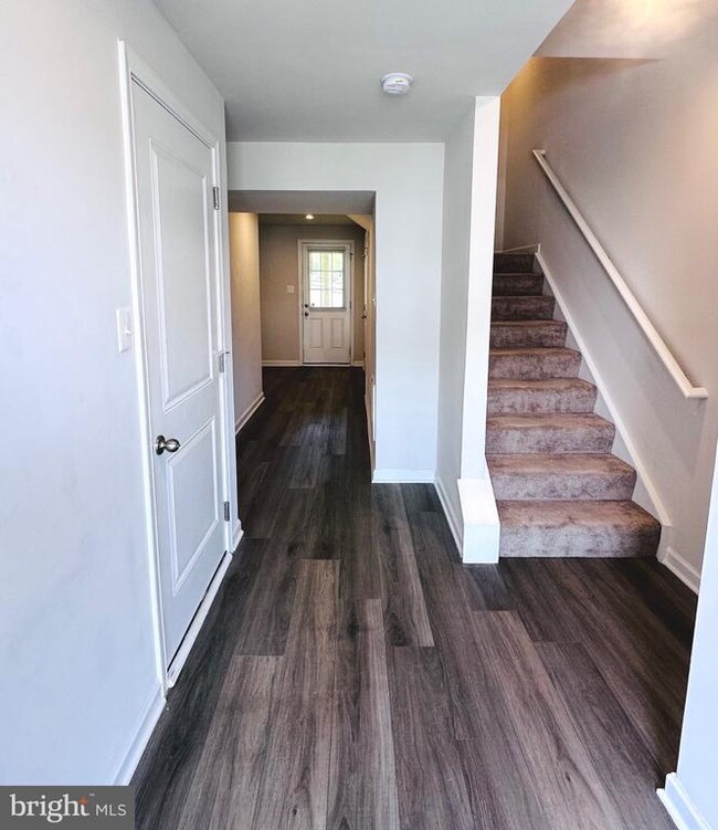 Building Photo - 303 Bait Rd