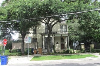 Building Photo - 800 San Antonio St