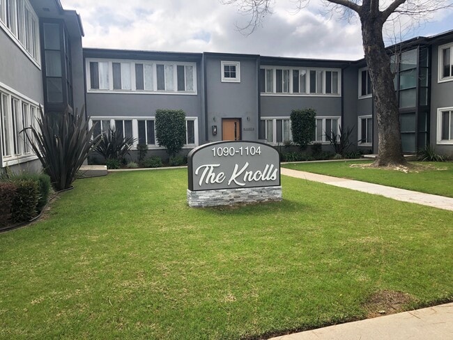 Building Photo - 1100 E San Antonio Dr
