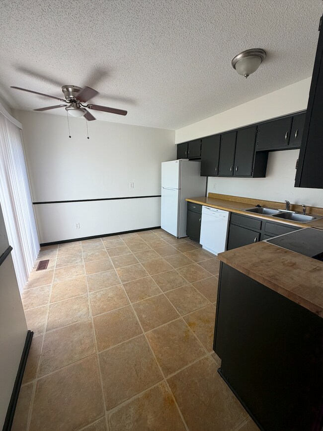 Foto del edificio - 11248 Bales Ave