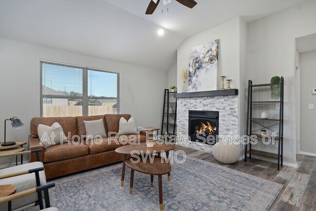 Foto del edificio - 223 Hickory Hills St