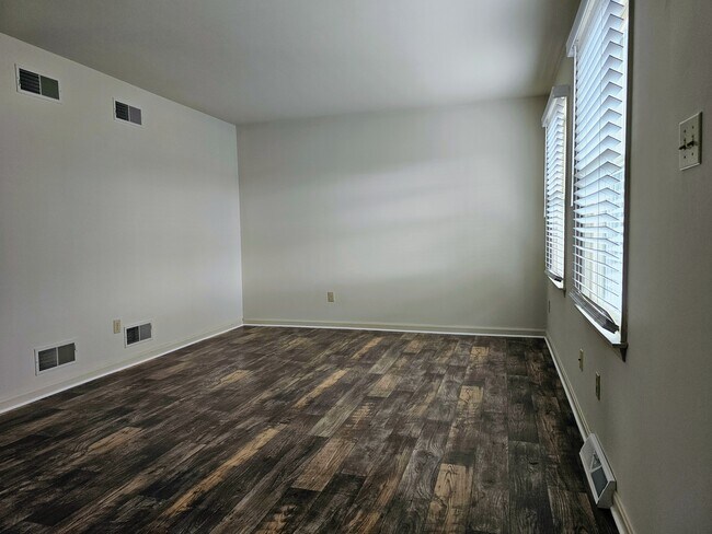 Foto del edificio - 88 Robinhill Dr