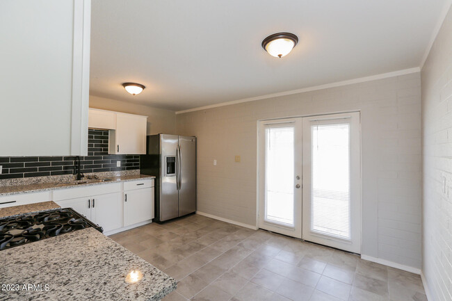 Building Photo - 4202 W Mulberry Dr