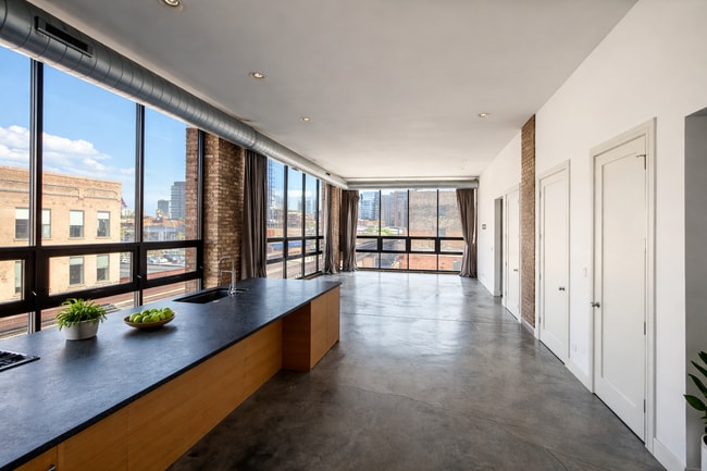 Building Photo - 177 N Ada St