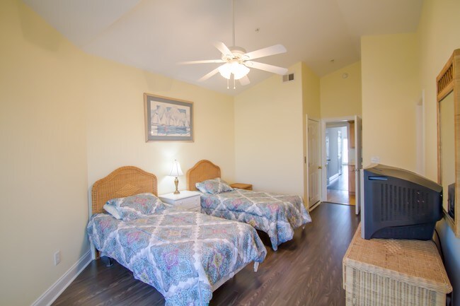 Guest Bedroom - 202 N Fort Fisher Blvd