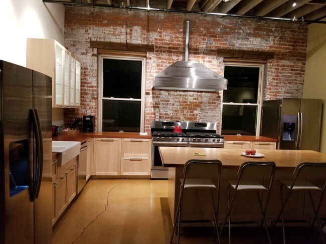 Foto del edificio - 1220 Harrison Ave
