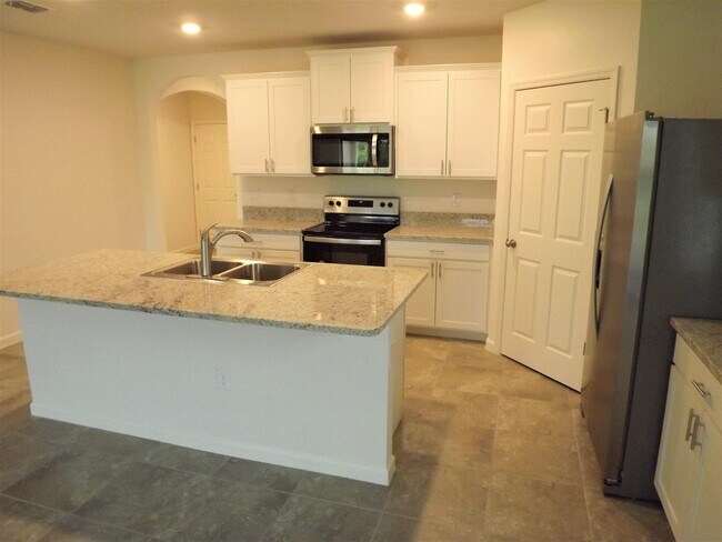 Building Photo - 740 Acadia Ct SE