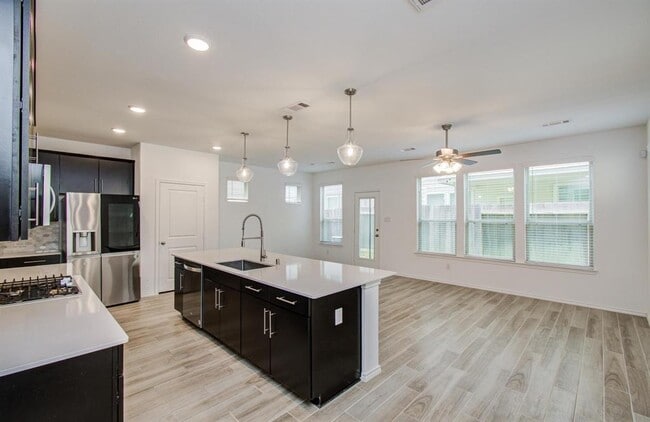 Foto del edificio - 3110 Longleaf Meadows Dr