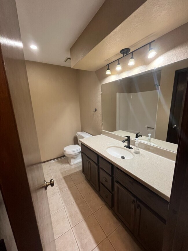 Building Photo - Romey Park Home