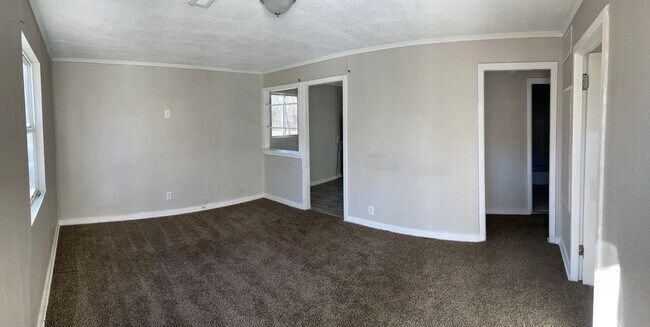 Foto del edificio - Triplex End Unit for Rent – Plainview Neighborhood, Wichita, KS