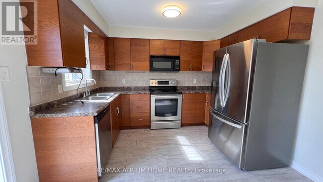 Building Photo - 124 Monique Crescent