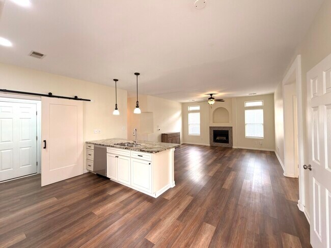 Building Photo - 352 Lucille Dr