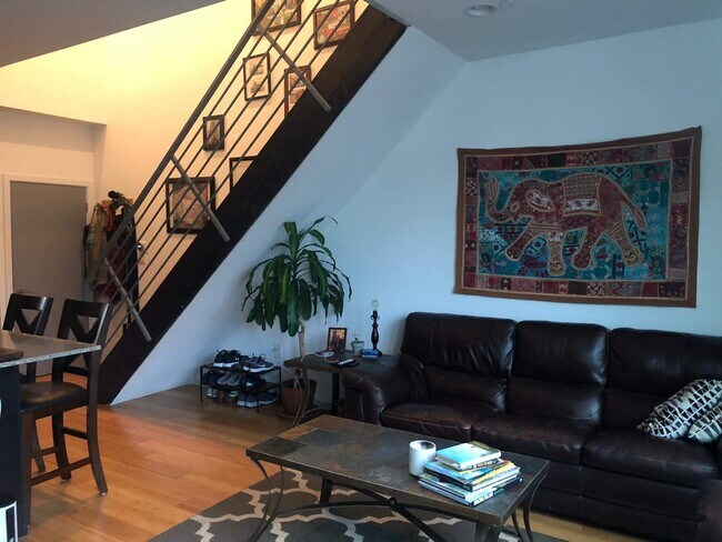 Foto del edificio - 457 E Girard Ave