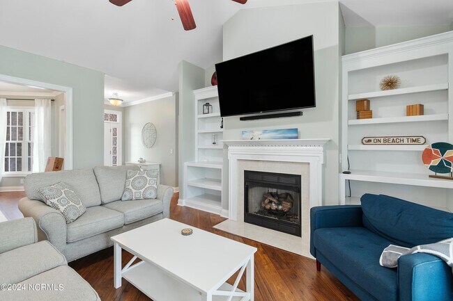 Building Photo - 3785 Club Cottage Dr