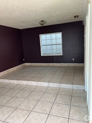 Building Photo - 5653 Townhouse Dr