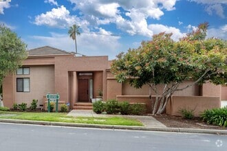 Building Photo - 4009 W Lakeshore Dr