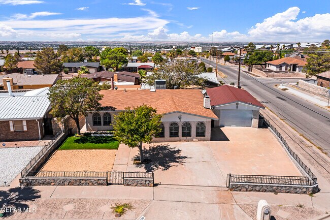 Foto del edificio - 7701 Iroquois Dr