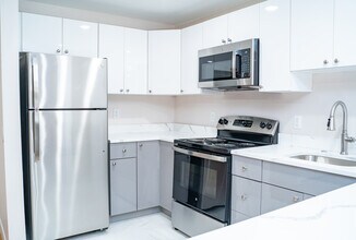 Building Photo - Kenmore Apartments