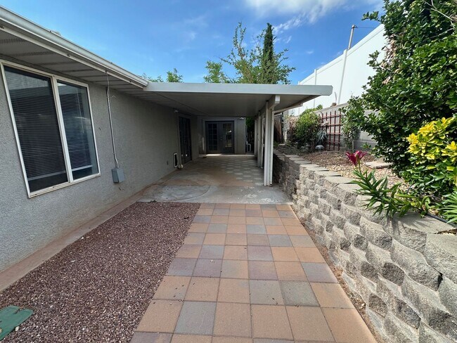 Building Photo - Spacious Home For Rent