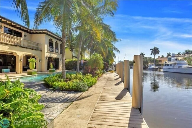 Building Photo - 131 Royal Palm Dr