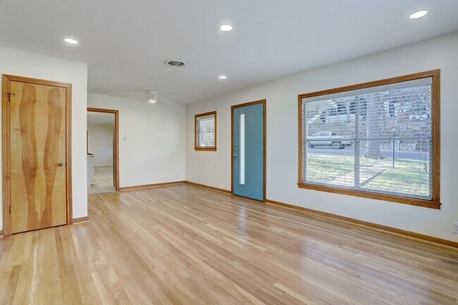 Foto del edificio - 3003 Oak Crest Ave