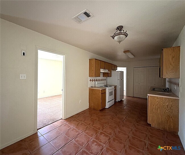 Foto del edificio - 1002 W Avenue B