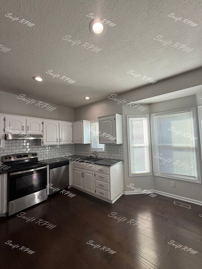 Foto del edificio - 15602 Maple St