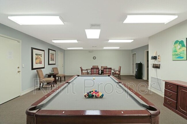 Building Photo - 4042 Versailles Dr