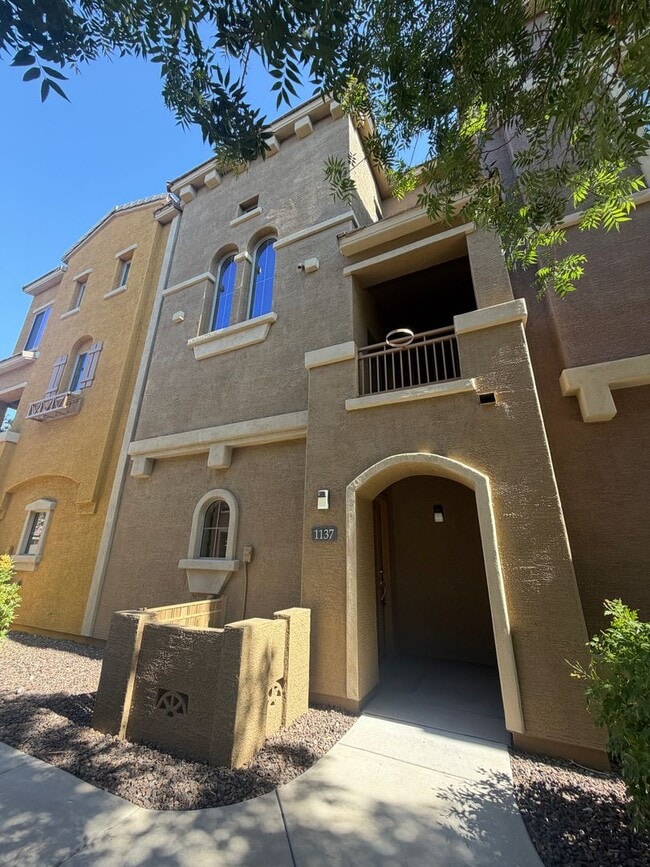 Building Photo - 900 S 94th St