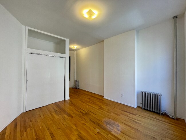 Building Photo - 180 E 101st St