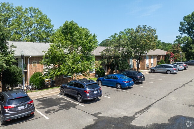 Building Photo - Trinity Properties - Campus Walk