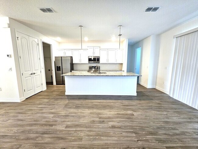 Foto del edificio - *****STUNNING 4/2 HOME IN PALM COAST 3 CAR GARAGE!