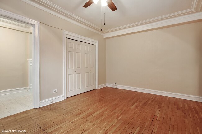 Foto del edificio - 3606 N Pine Grove Ave
