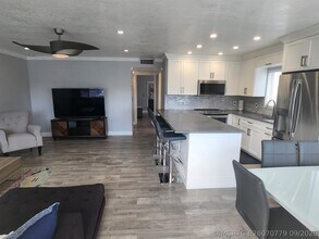 Building Photo - 3000 Lake Osborne Dr