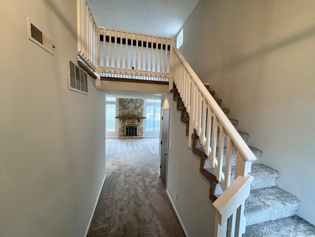 Building Photo - 4620 Framington Ct-2 bed Condo near Eagle ...