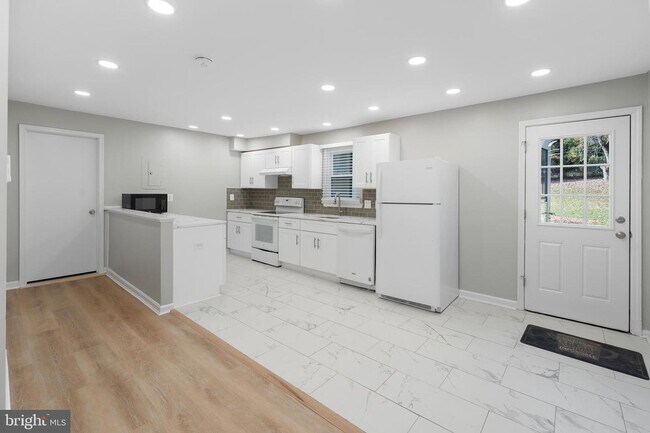 Building Photo - 1212 Rainbow Dr