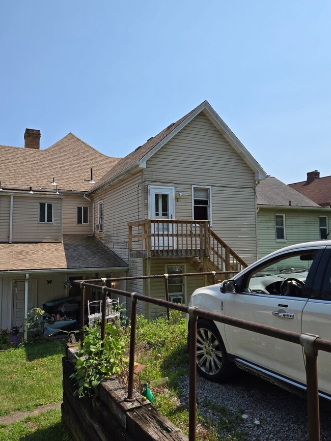Building Photo - 304 7th Ave