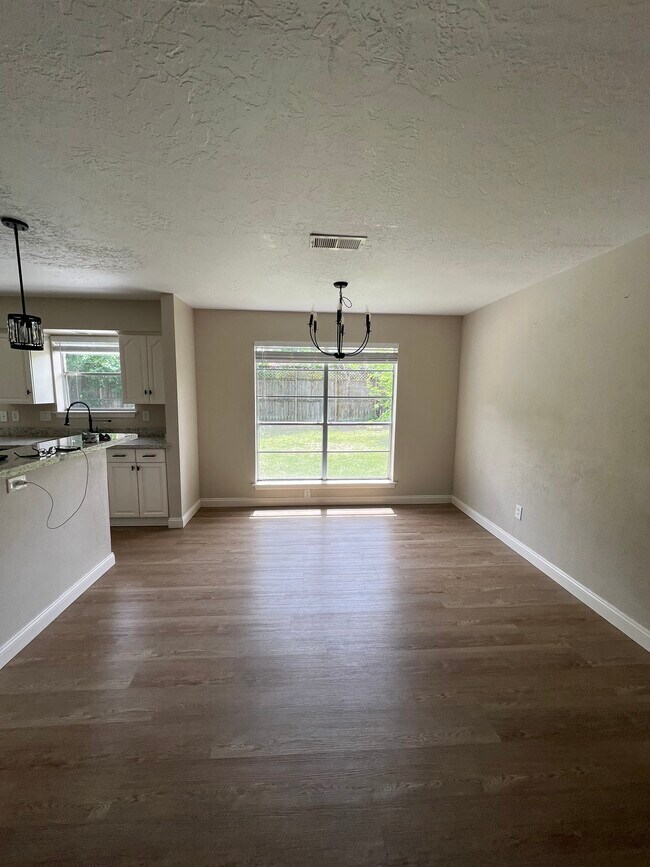 Foto del edificio - 9711 Cane Creek Dr